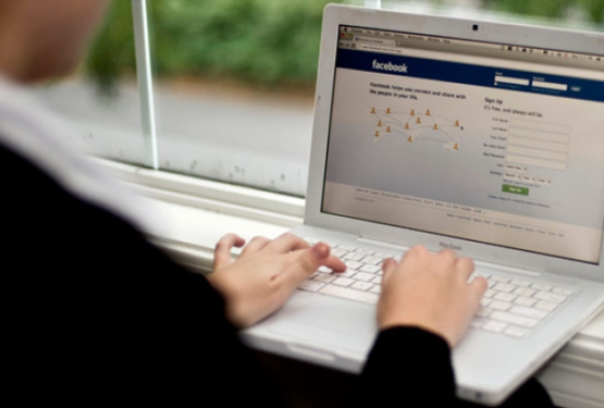 5 fraze scrise pe Facebook care iti pot aduce concedierea